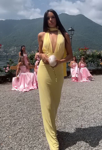 Elegantes Rückenfreies Maxi-Kleid-Satin Look in Sonnengelb